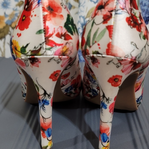 Heels Jessica simpson size 7 1/2 - Picture 2 of 5